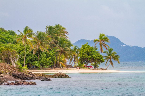 From Grenada, to Sandy Island in Carriacou, to Union Island in St. Vincent, to Bequai and Back to St. Lucia (October 30 – November 6,&nbsp;2016)